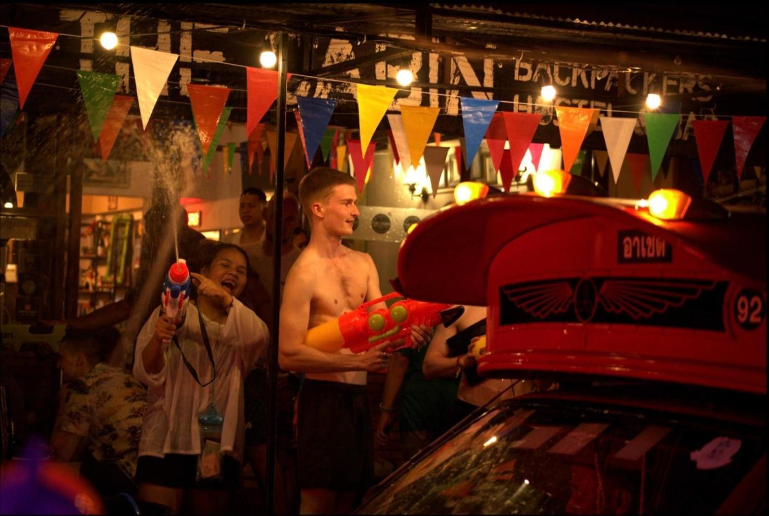 The Cabin Backpackers Hostel & Bar Chiang Mai Exterior foto
